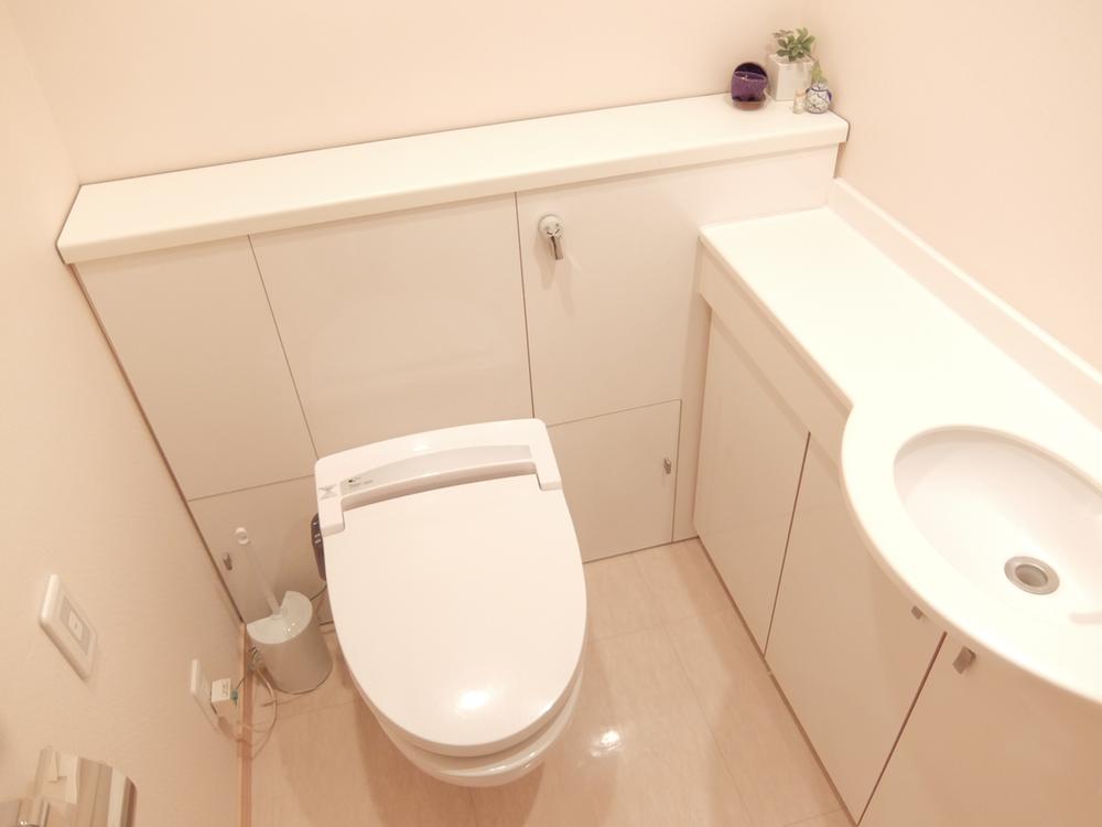 Toilet. Indoor (12 May 2013) Shooting