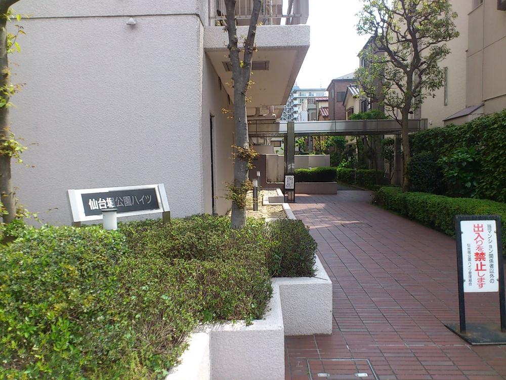 Entrance. Common areas