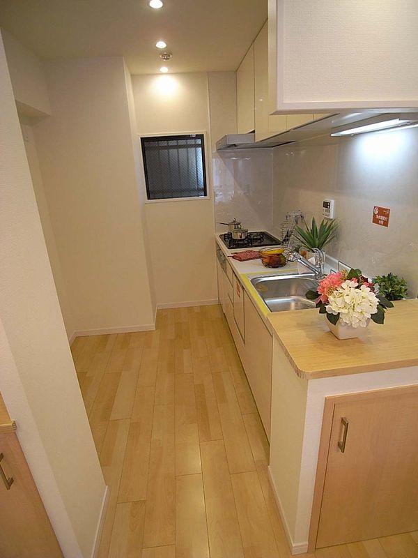 Kitchen. Kitchen space is never hit someone in the spread.