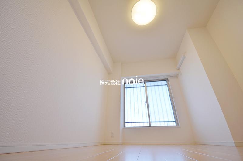 Non-living room. ~ In fact, please check ~