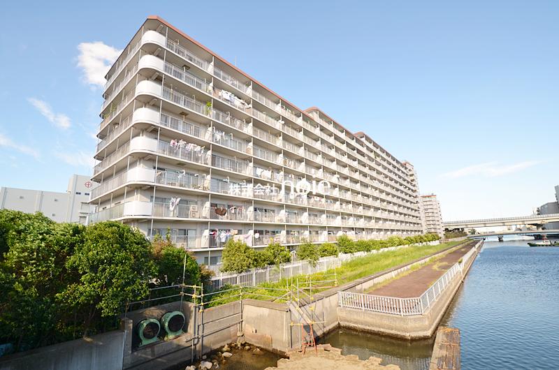 Local appearance photo. After-sales service with a guaranteed fit renovation ~ ◆ New quake-resistance standards of the peace of mind! ◆ Overlooking the canal Shiomi! ◆ View ・ Sunshine ・ Ventilation good! ~ In fact, please check ~