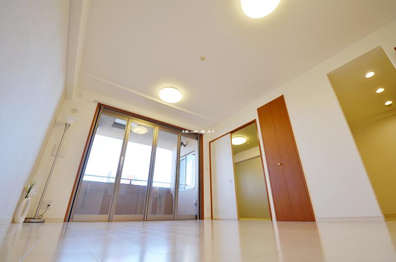 Living. ~ In fact, please check ~ ◆ LDK 13.3 Pledge. ◆ Stand-alone kitchen. ◆ There compartment in LD