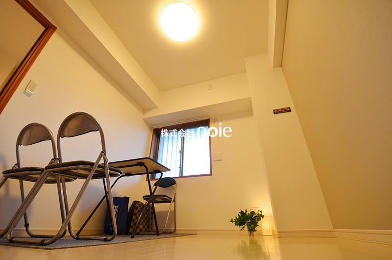 Non-living room. ~ In fact, please check ~