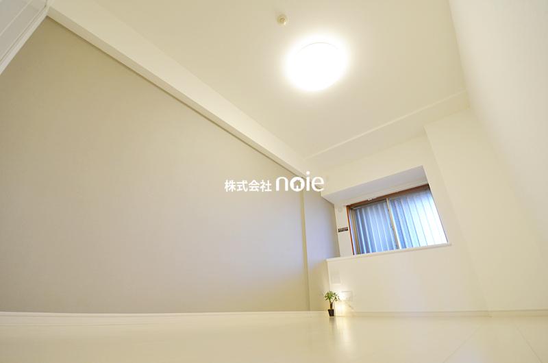 Non-living room. ~ In fact, please check ~