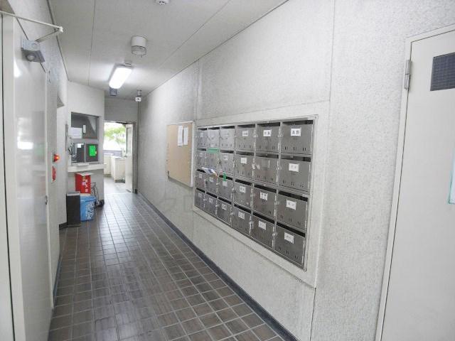 Other common areas. Set post