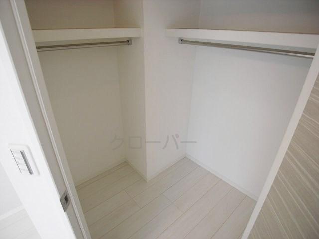 Receipt. Walk-in closet