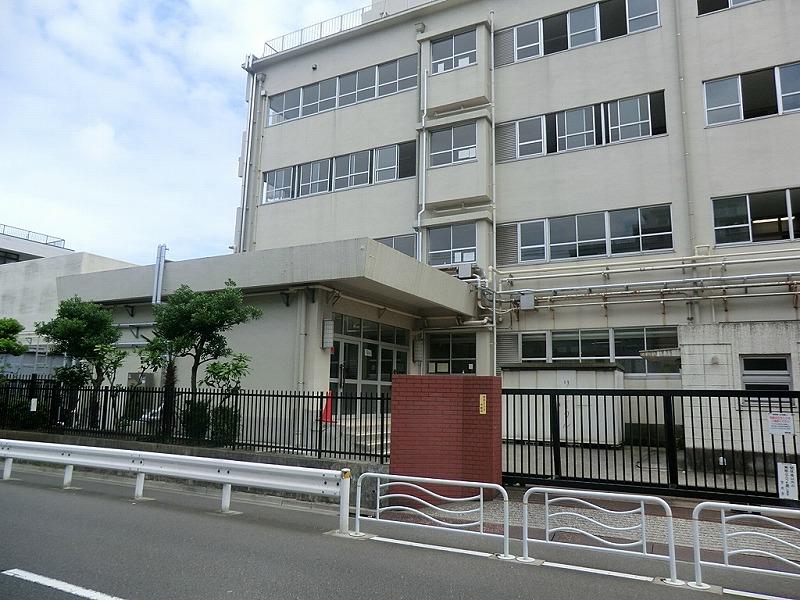 Junior high school. 1230m to the second sand-cho junior high school