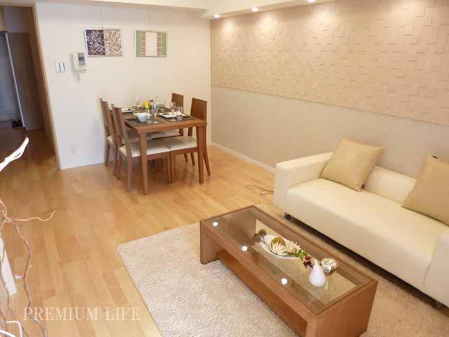 Living.  [living] It established the eco-carat with a part in the humidity control function of the wall.