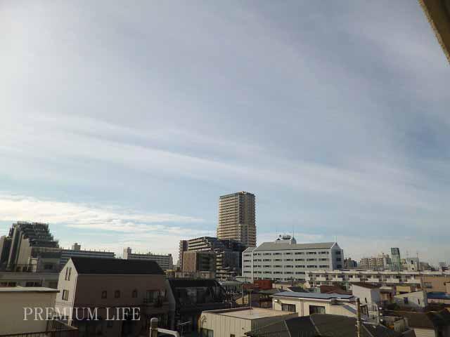 View photos from the dwelling unit.  [View] There is no one to block the view to the front, View will spread to some sense of open.