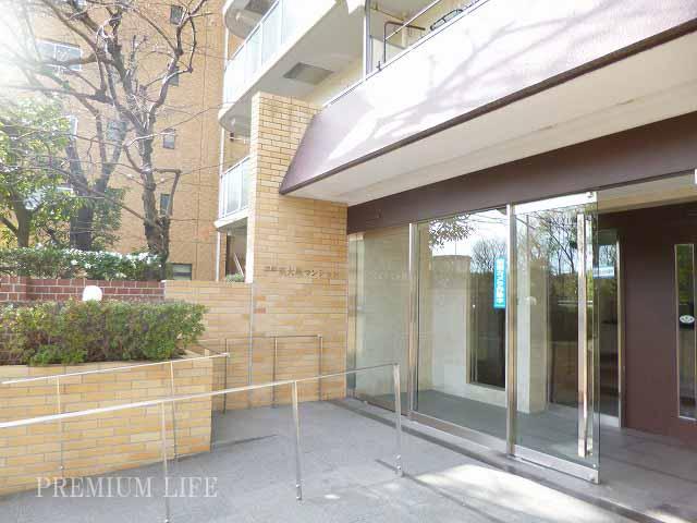 Entrance.  [entrance] Live-management peace of mind. Auto-lock also has to offer.