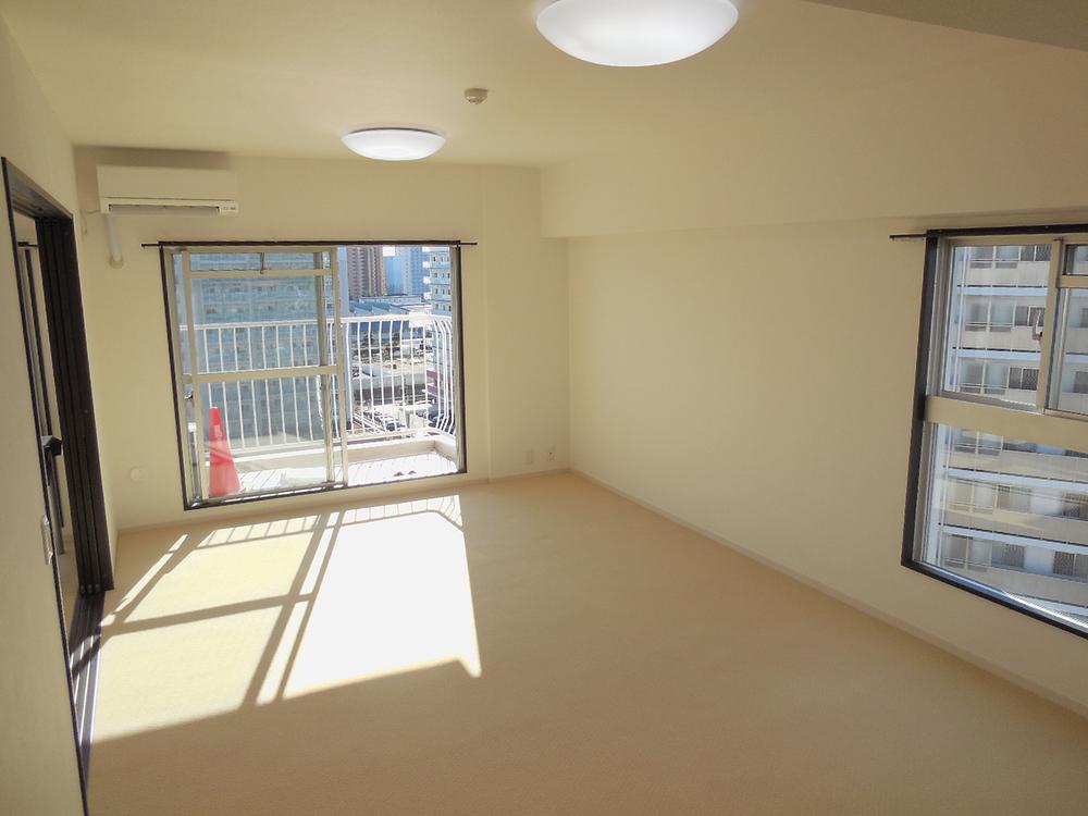 Living. LDK is a two-sided lighting, It is very light and airy