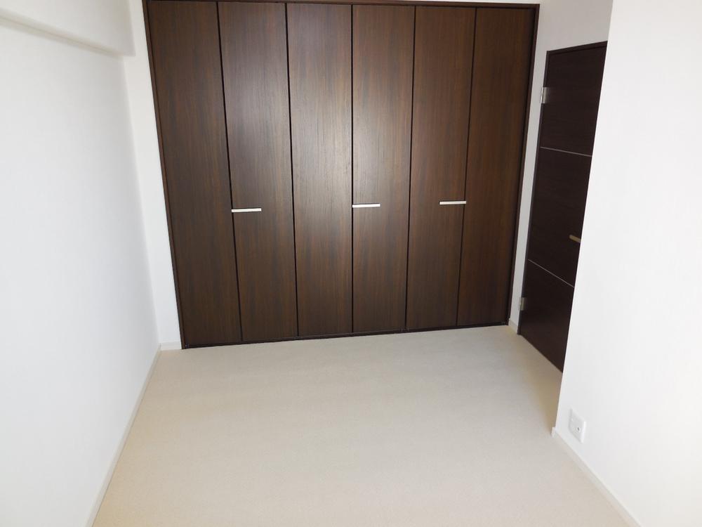 Non-living room. Large storage is with 5.4 Pledge of Western-style