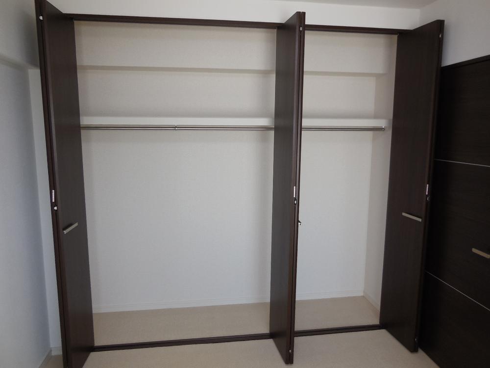 Receipt. Clothes also Katazuki clean with large storage