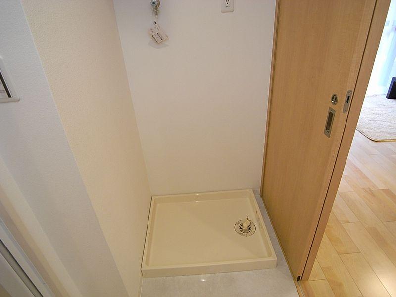 Wash basin, toilet. Washing machine Storage