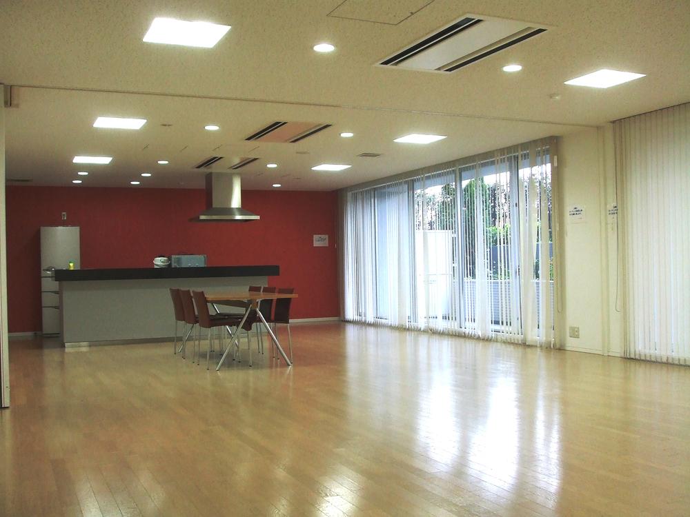 Other common areas. ■ Is a party room. The kitchen has been the hotel's, It can be used as a community space. Use fee is 200 yen per hour.