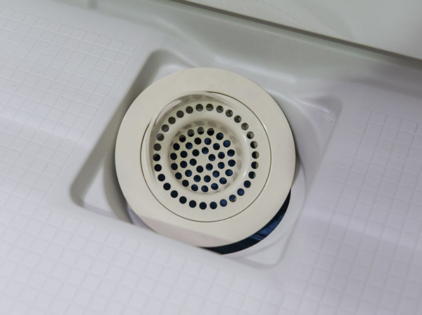 Bathing-wash room.  [Easy discarded hair catcher] Only the momentum of the drainage of the washing place, Unity clean clogged easy hair in the drain outlet, It is also easy daily care.
