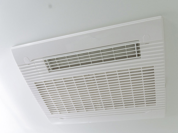 Bathing-wash room.  [Bathroom heating dryer] Standard equipped with a bathroom heating dryer. It kept clean in the bathroom, Heating before bathing in the cold season, You can also dry the laundry on the day of rain.