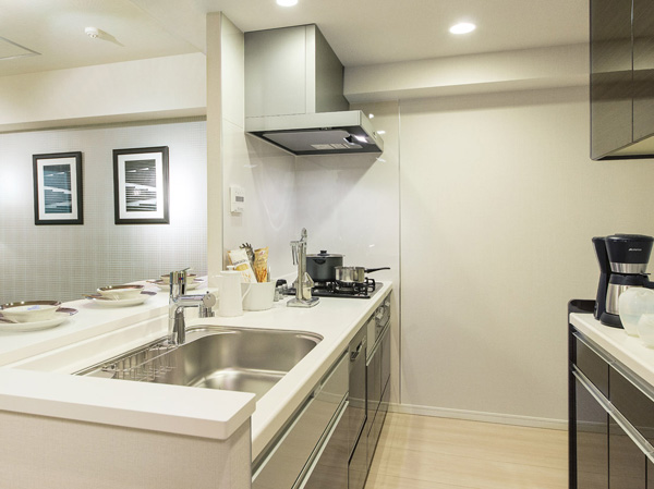 Kitchen.  [kitchen] The water around in contact with every day, It has undergone a consideration that was standing on the people's point of view to use. From convenient and comfortable function until smooth flow line, It delivers a high-quality life scene.