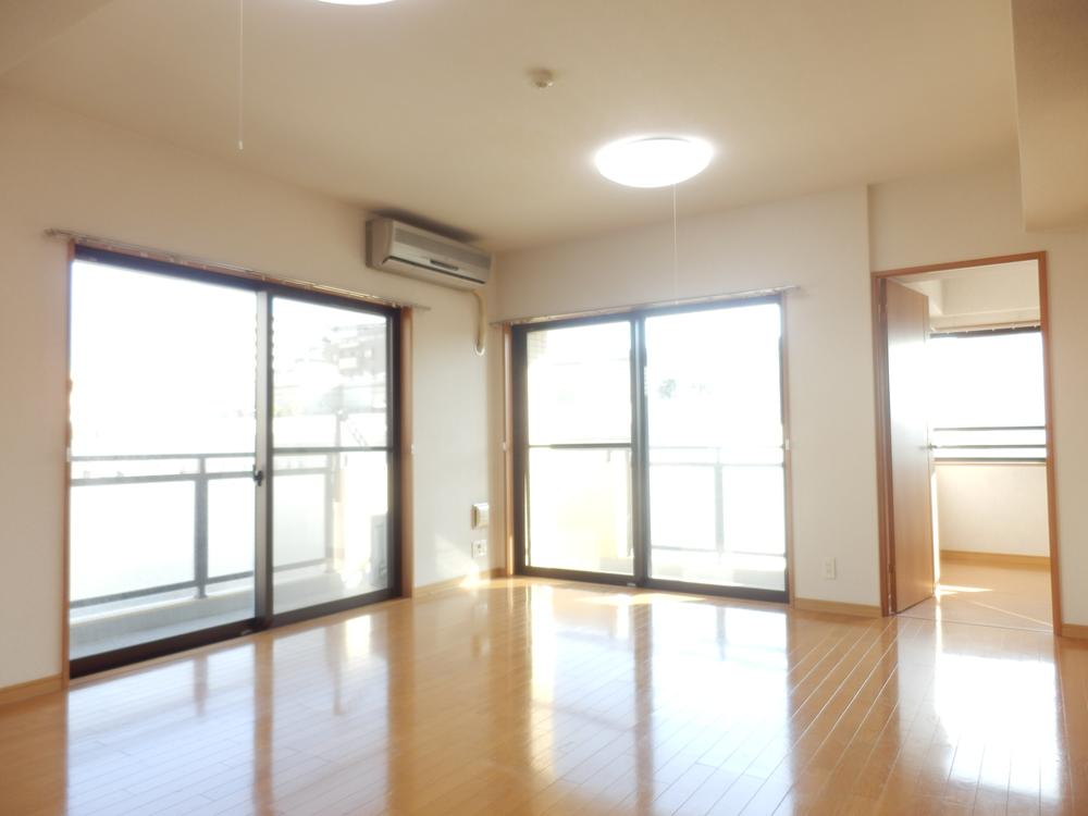 Living. Indoor (12 May 2013) Shooting