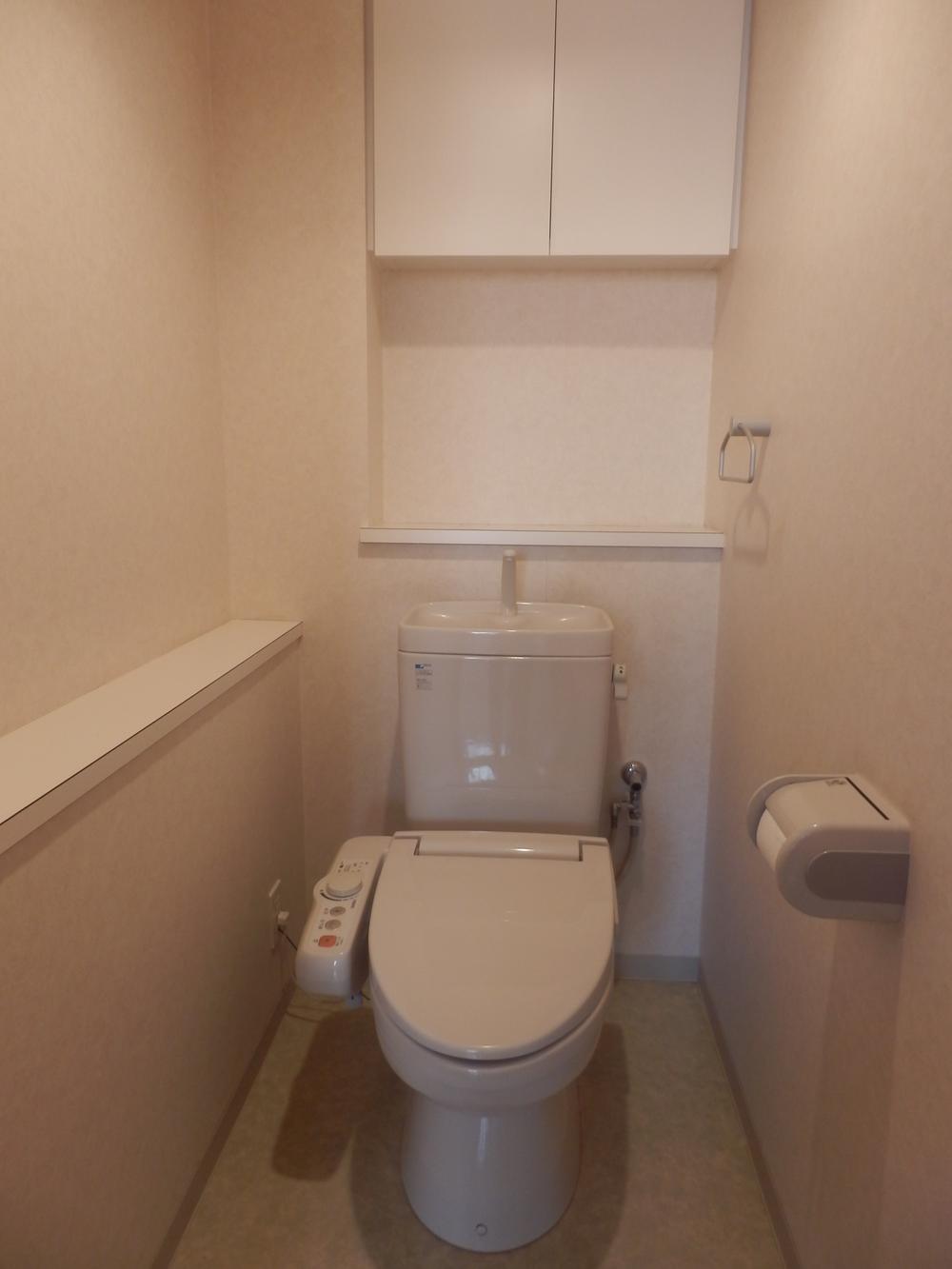 Toilet. Indoor (12 May 2013) Shooting