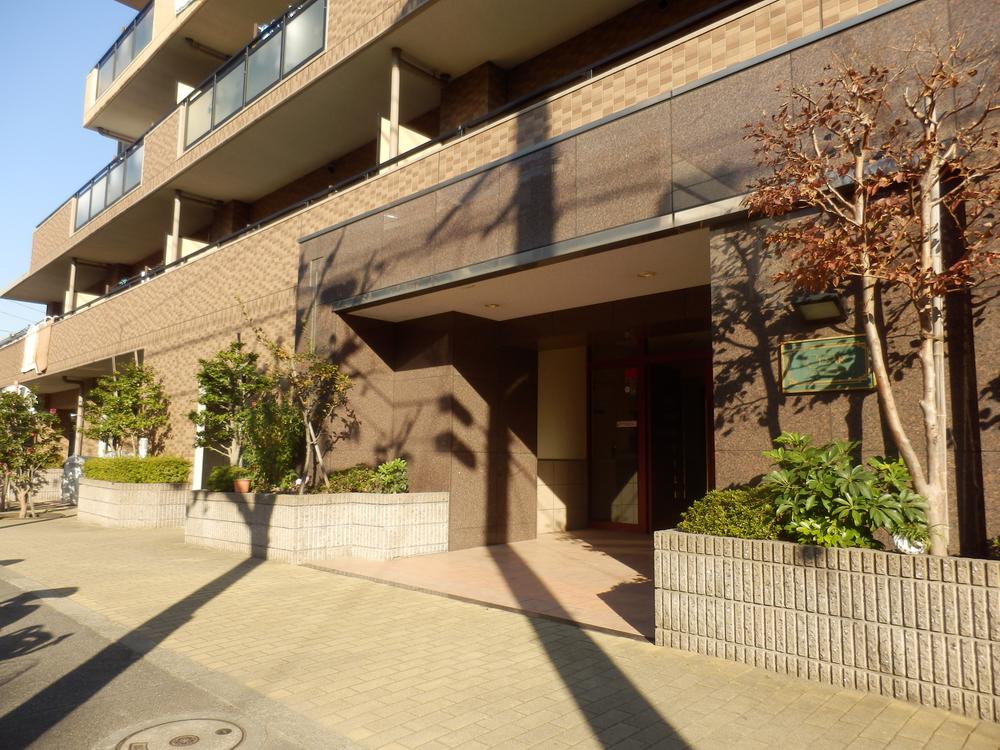 Entrance. Common areas