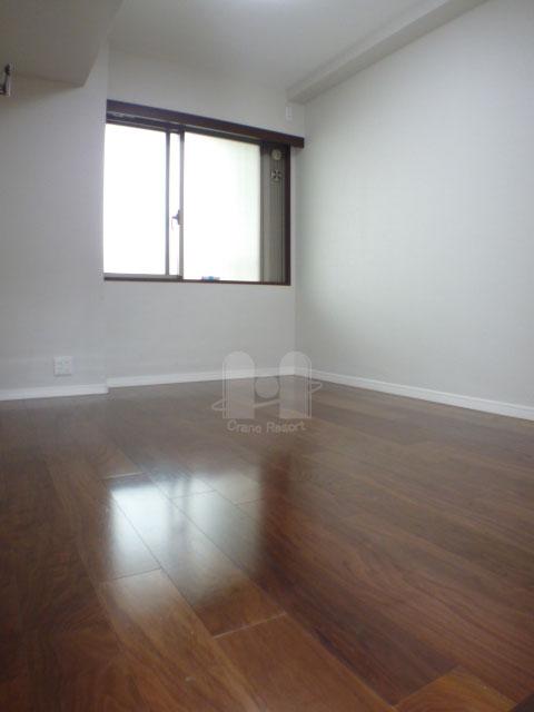 Non-living room. 5.4 is the Pledge of Western-style.