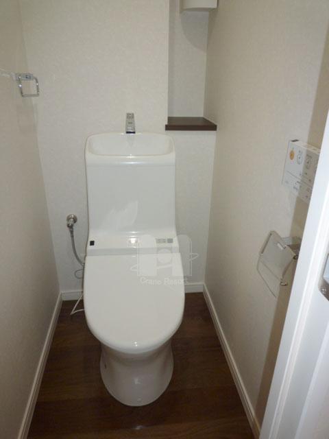 Toilet. There is also a toilet on the second floor.