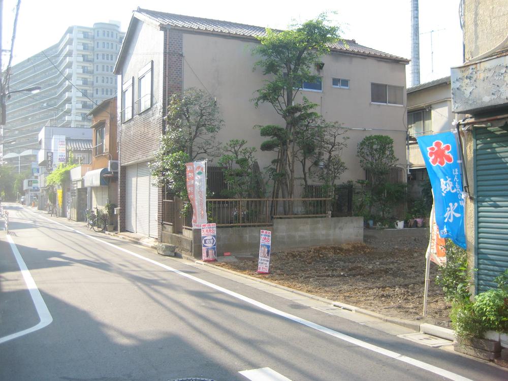 Local photos, including front road. Local (08 May 2013) Shooting