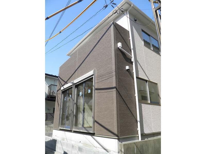 Local photos, including front road. Local Building 3 south (November 2013) Shooting