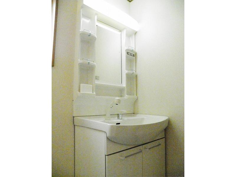 Wash basin, toilet. 1 Building basin