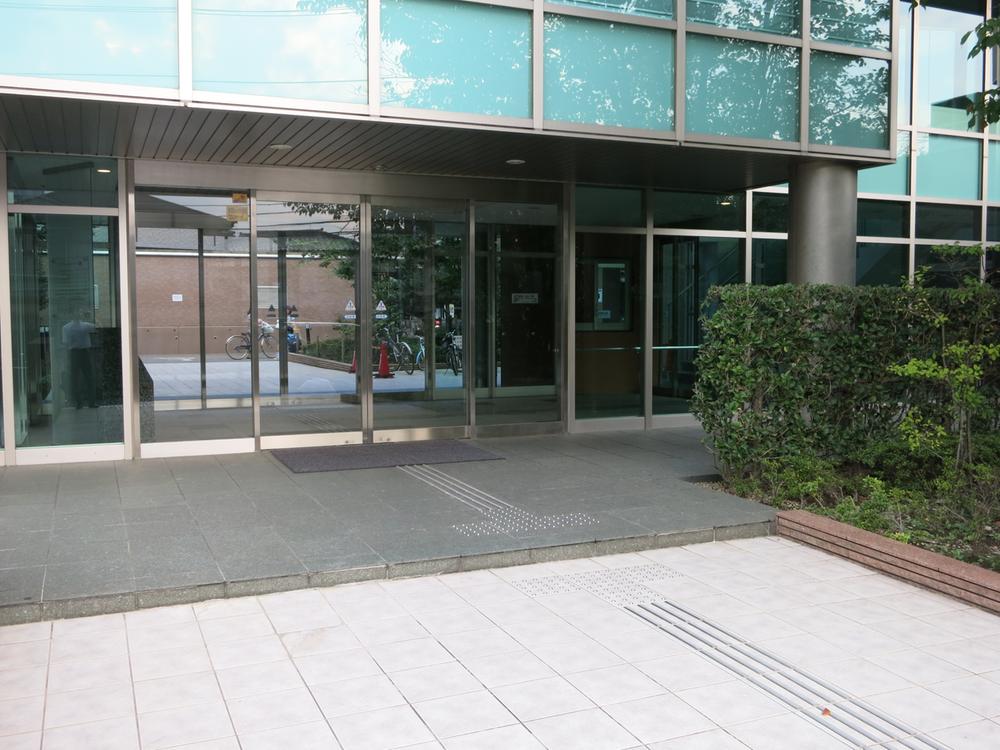 Entrance. Common areas