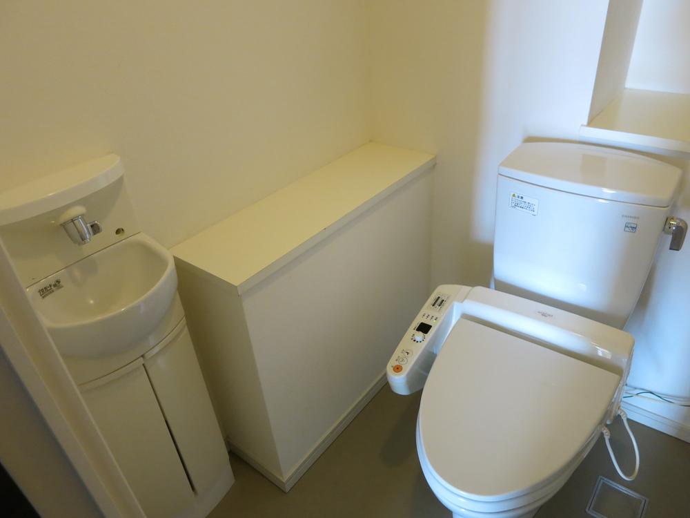 Toilet. Local (10 May 2013) Shooting