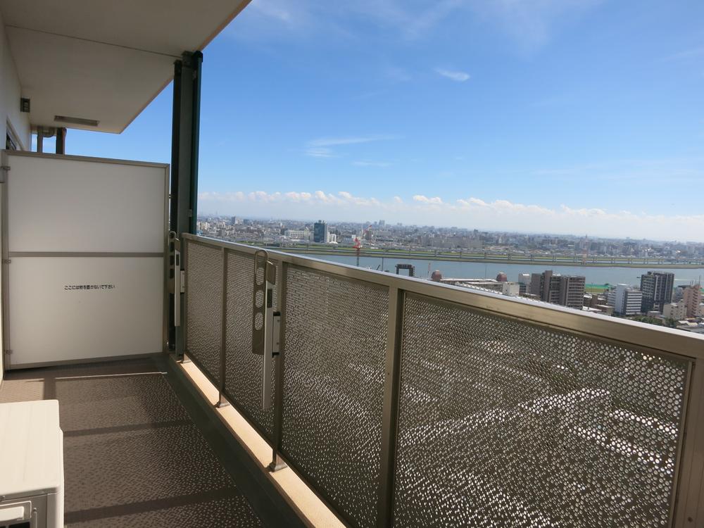 View photos from the dwelling unit. View from the site (October 2013) Shooting