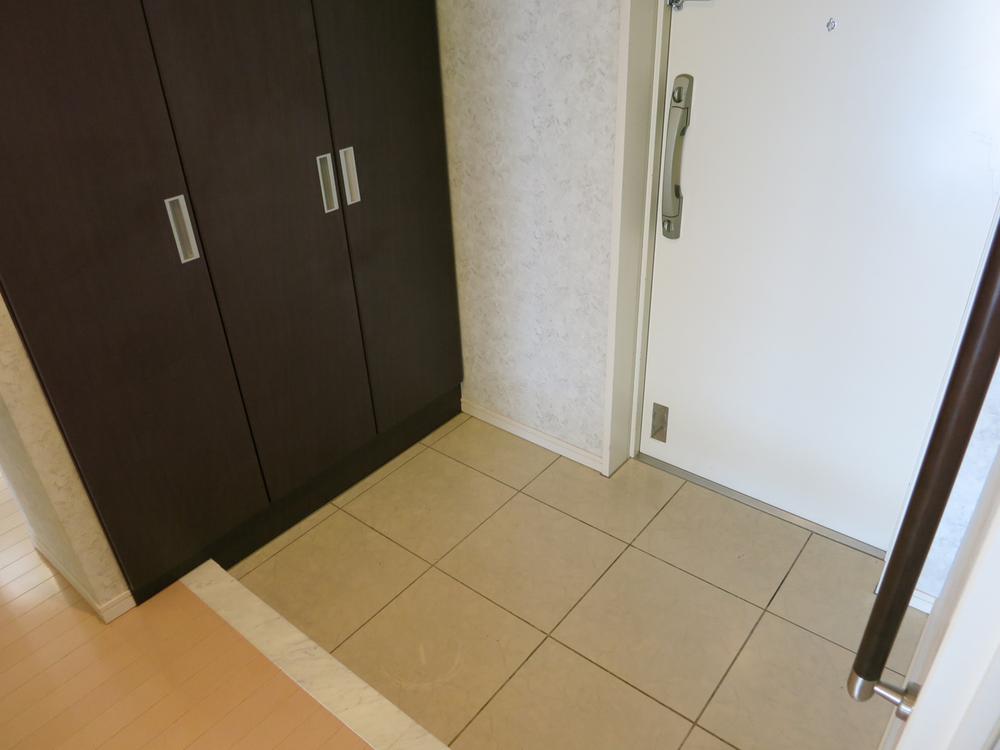 Entrance. Local (10 May 2013) Shooting