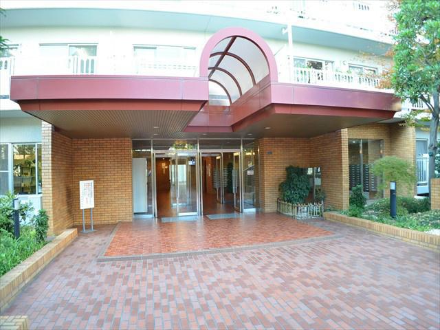 Entrance. Landscaped arrived Entrance