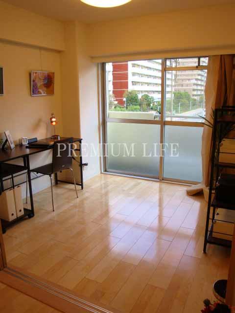 Non-living room. Western-style study set with.