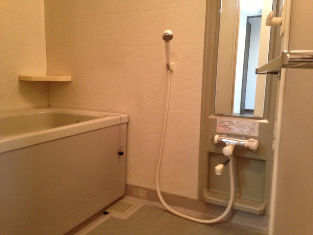 Bathroom. In the bathroom (September 2013) Shooting Renovated is.