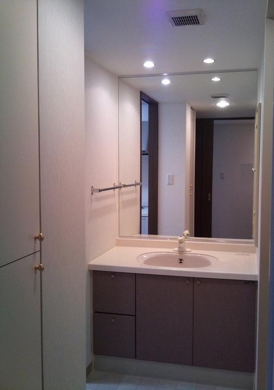 Wash basin, toilet. Indoor (September 2013) Shooting