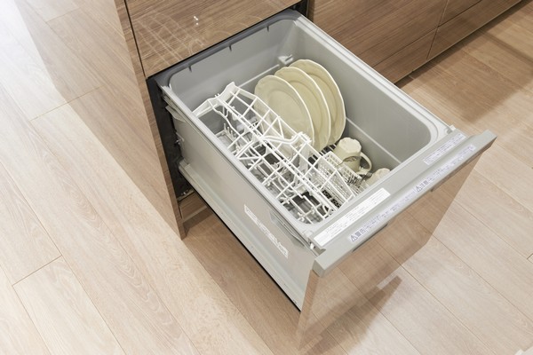  [Dish washing and drying machine] After the hot water wash, Us with dried to every corner of the dish in a hot-air