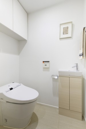 Directions to the model room (a word from the person in charge)