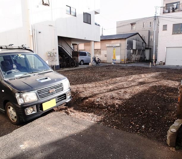 Local appearance photo. North side there is a sense of relief becomes a passage