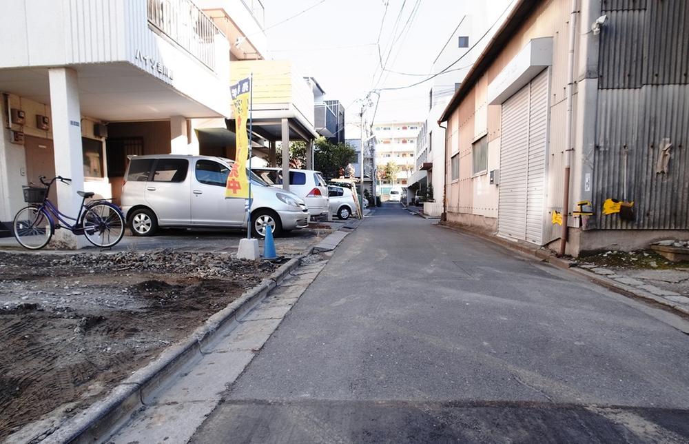 Local photos, including front road. It is a front road