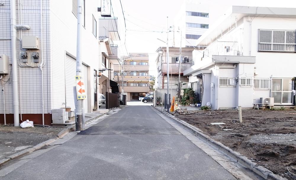 Local photos, including front road. It is a front road