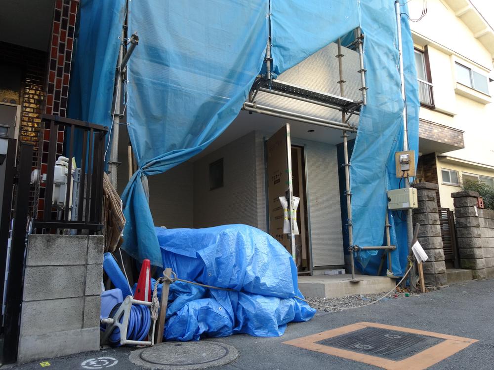 Local appearance photo. Local (12 May 2013) Shooting