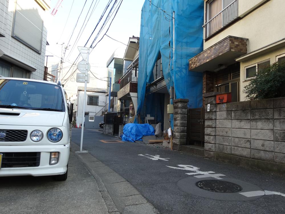 Local photos, including front road. Local (12 May 2013) Shooting