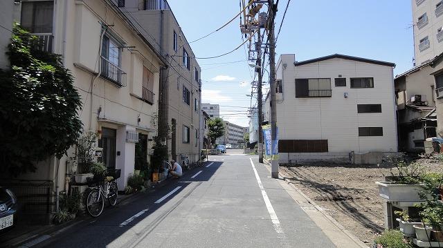 Local photos, including front road. Frontal road