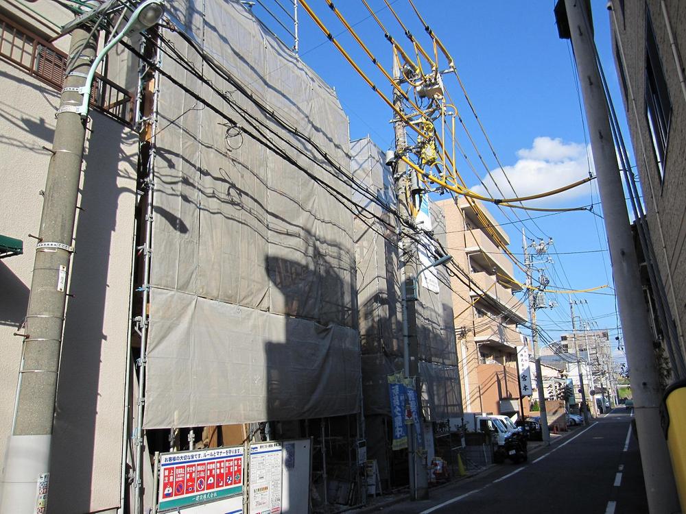 Local appearance photo. July 7 current