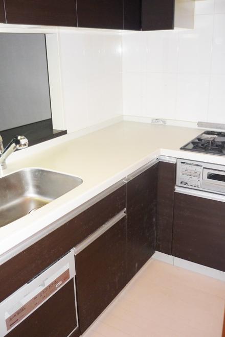 Kitchen. Also go up the arm of the dishes with a nice kitchen! ?