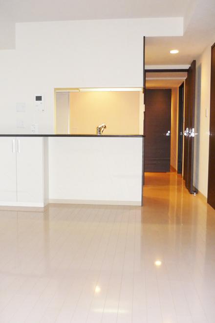 Other. Floor-friendly off-white tones