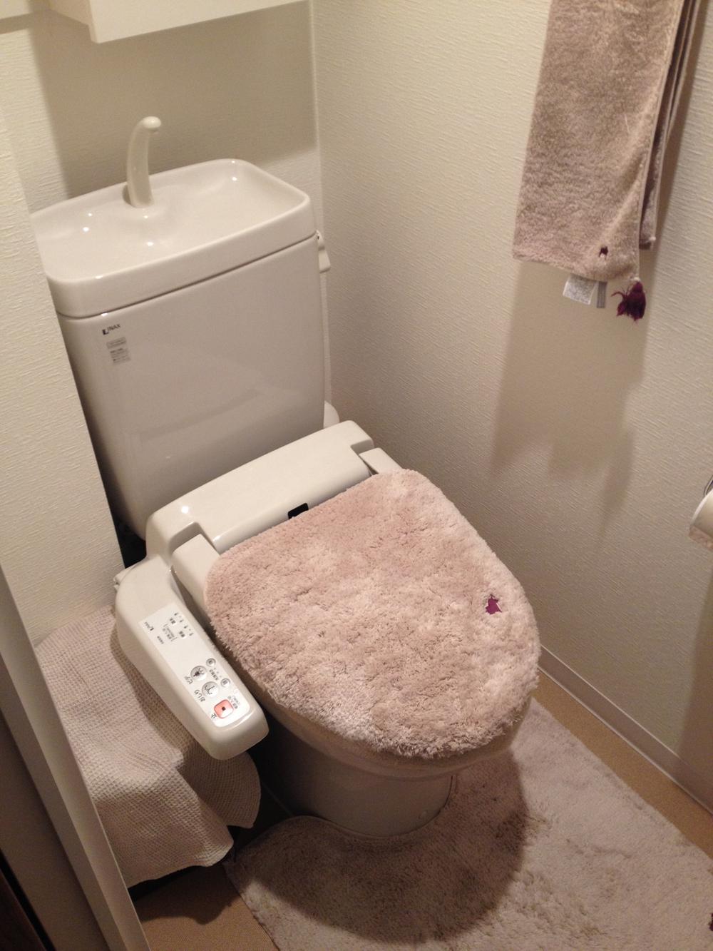 Toilet. Indoor (12 May 2013) Shooting